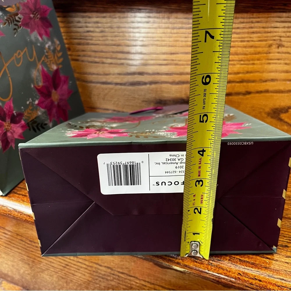 Design Focus Holiday Christmas Gift Bags
